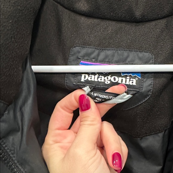 Patagonia Women's down black parka - Picture 6 of 9